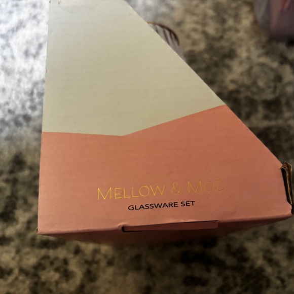 NIB Mellow & Mod 2-Pack Glassware Set 15oz Gold Rim Ribbed Tumblers - Picture 4 of 5